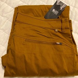 Men’s Mountain Hardwear pants